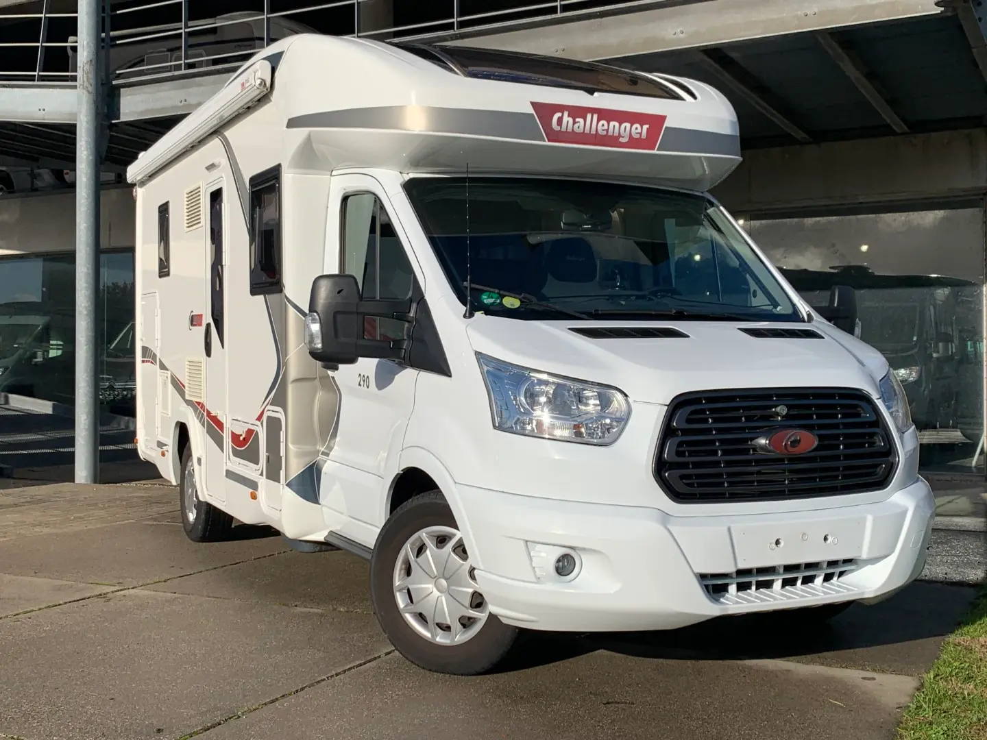 Challenger Mageo 290 Ford 155 PK manueel