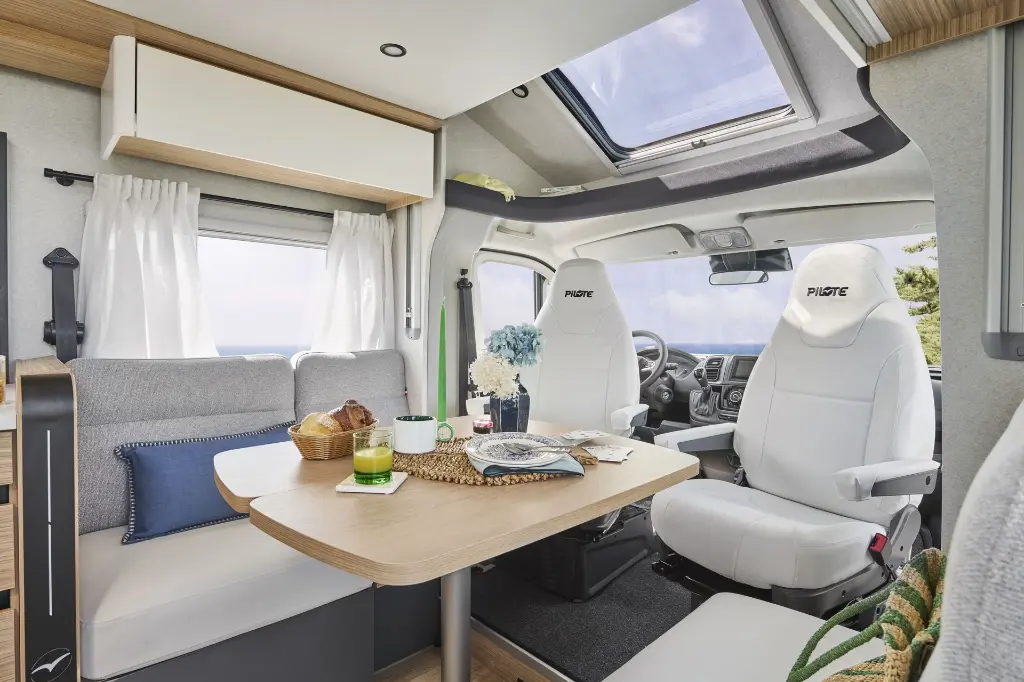 P740FGJ_salon_1 (1).webp