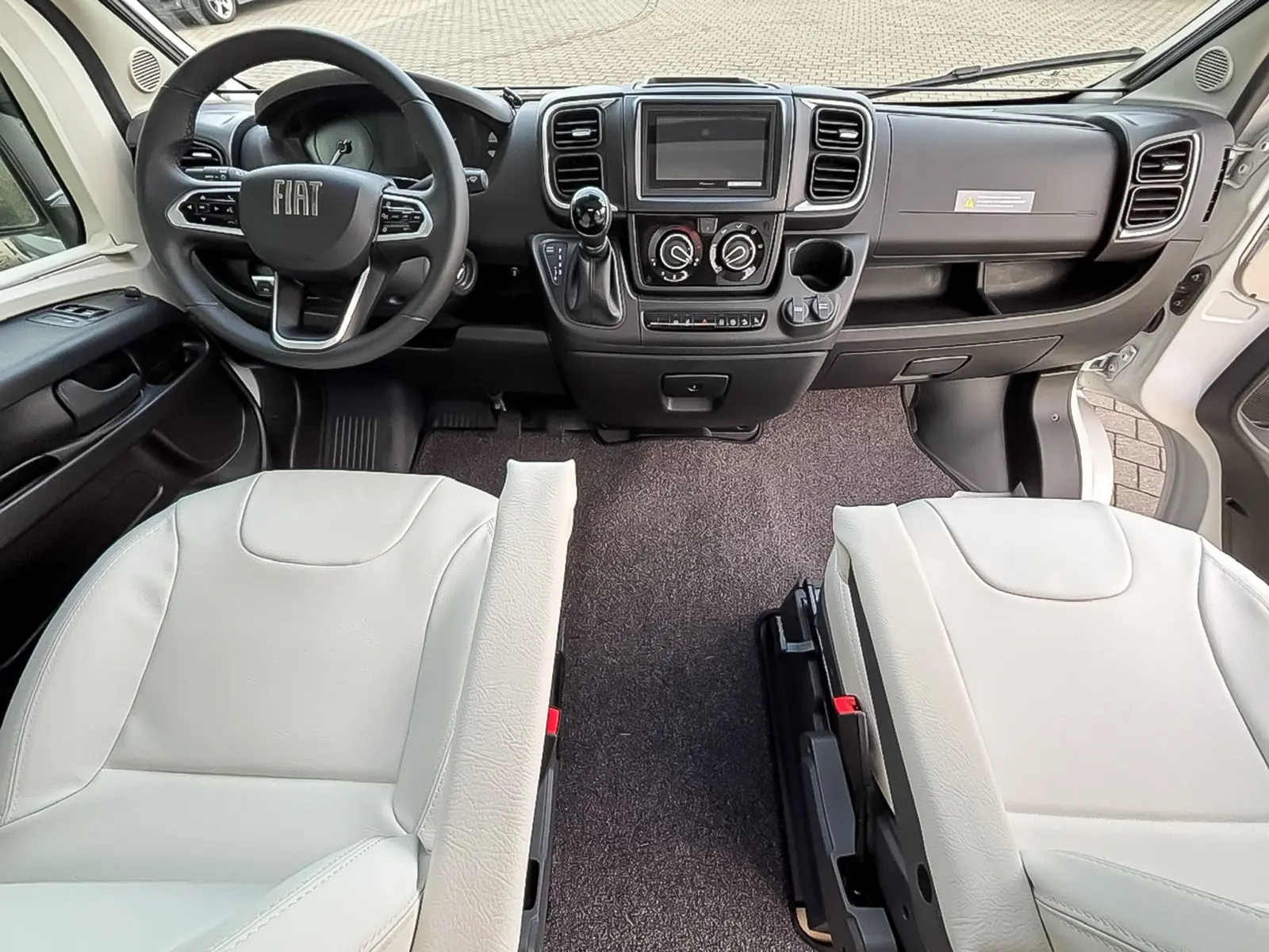 Bavaria K 630 J 140 Pk/Cv Aut.