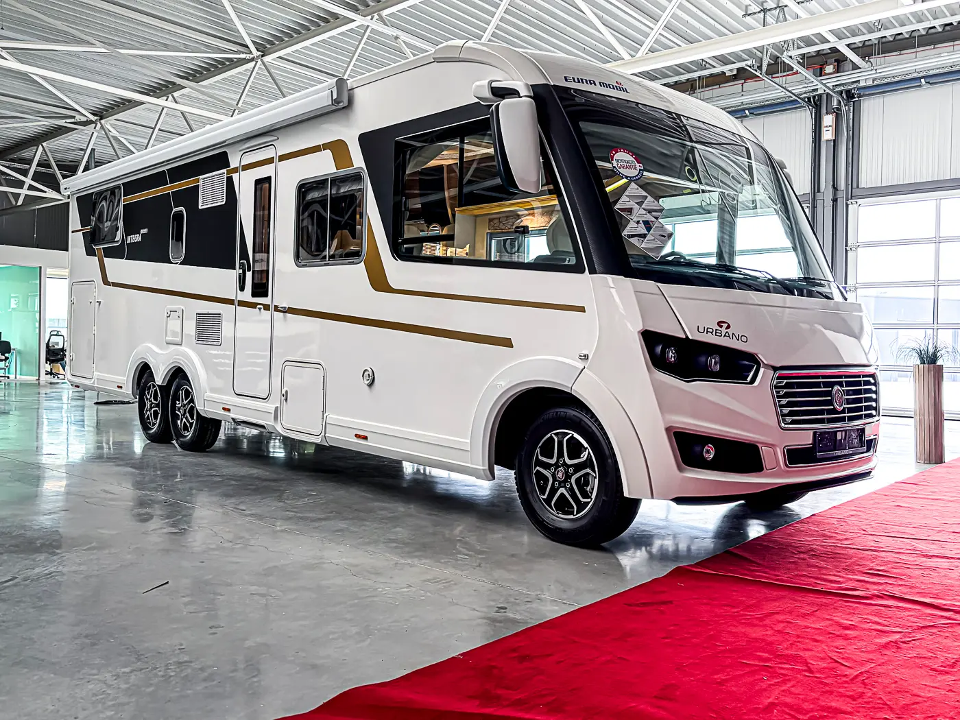 Eura Mobil I 890 QB 180 Pk/Cv Aut.