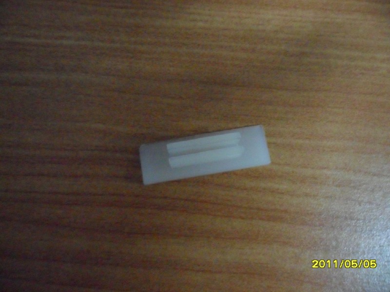 Attache en nylon pour jupe/pare-chocs