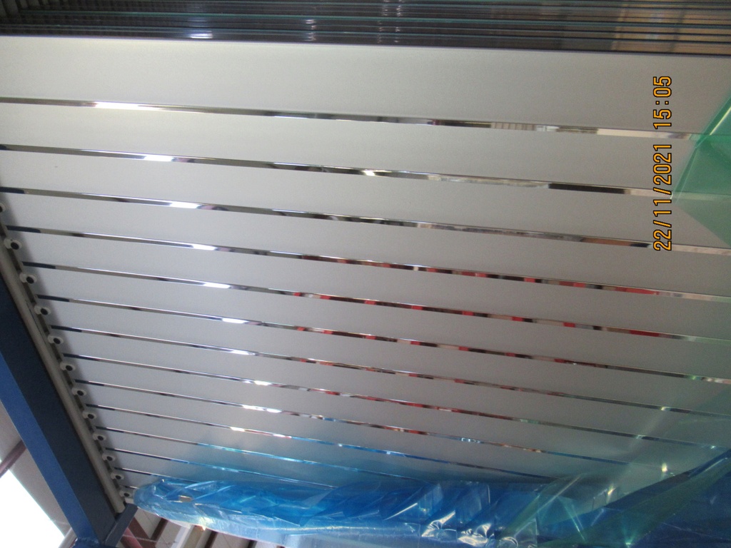 Lamellendeur badkamer wit