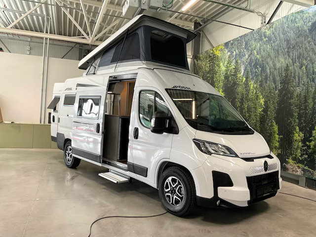 Pössl/Summit 600 Shine 140Pk Automaat POP-UP